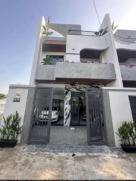 Modern Two-Story House for Sale on Truong Chinh Street — photo 1