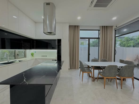 Modern Apartment with Spacious Balcony in Prime Location β photo 3