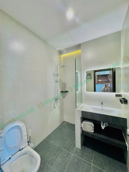 Modern Room Available Near Dragon Bridge Convenient Location — photo 5