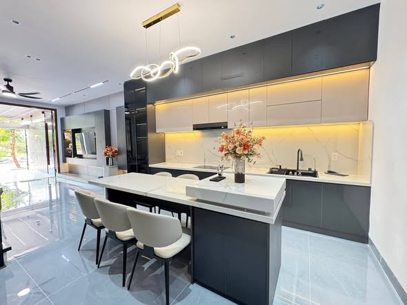 Stunning 3-Story House Near Hoa Xuan Bridge for Sale — photo 4