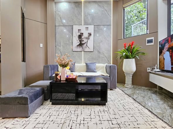 Modern 3-Story Home with Small Truck Access for Sale — photo 3