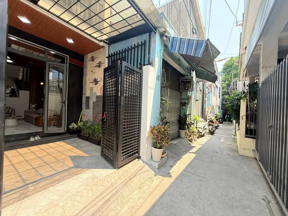 Spacious 4-Level Townhouse for Sale on Pham Nhu Tang — photo 2