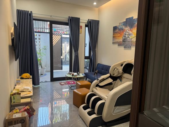 Spacious Three-Story House for Sale Tran Xuan Le — photo 2