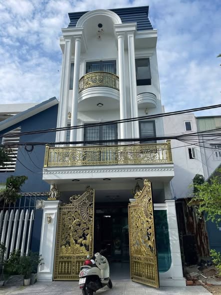 Spacious 3-Bedroom House for Rent in Lien Chieu — photo 1