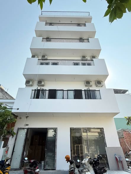 Modern Khuê Mỹ Apartment with Cozy Balcony Space — photo 1