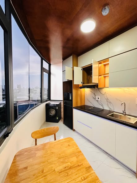 Modern One-Bedroom Apartment with Stunning City Views — photo 3