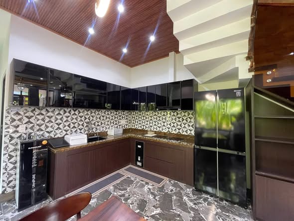 Spacious 3-Story Corner House with Rooftop Terrace — photo 2