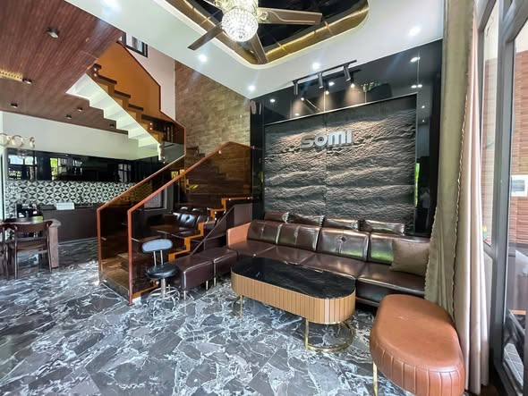 Spacious 3-Story Corner House with Rooftop Terrace — photo 4