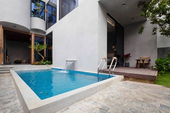 Luxury Villa with Private Pool and Garden in Da Nang — photo 2