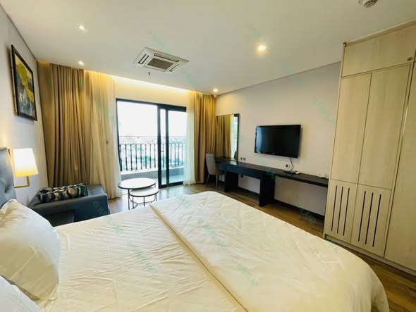 Luxury Golden Bay Apartment Rental with Stunning Sea Views — photo 4