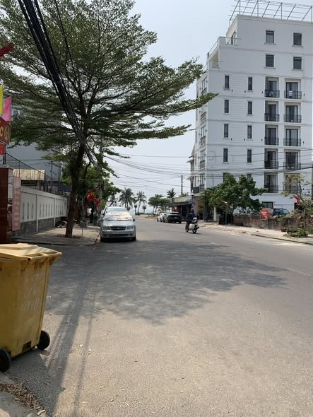 Corner Lot with Three Open Sides for Sale in Da Nang — photo 2