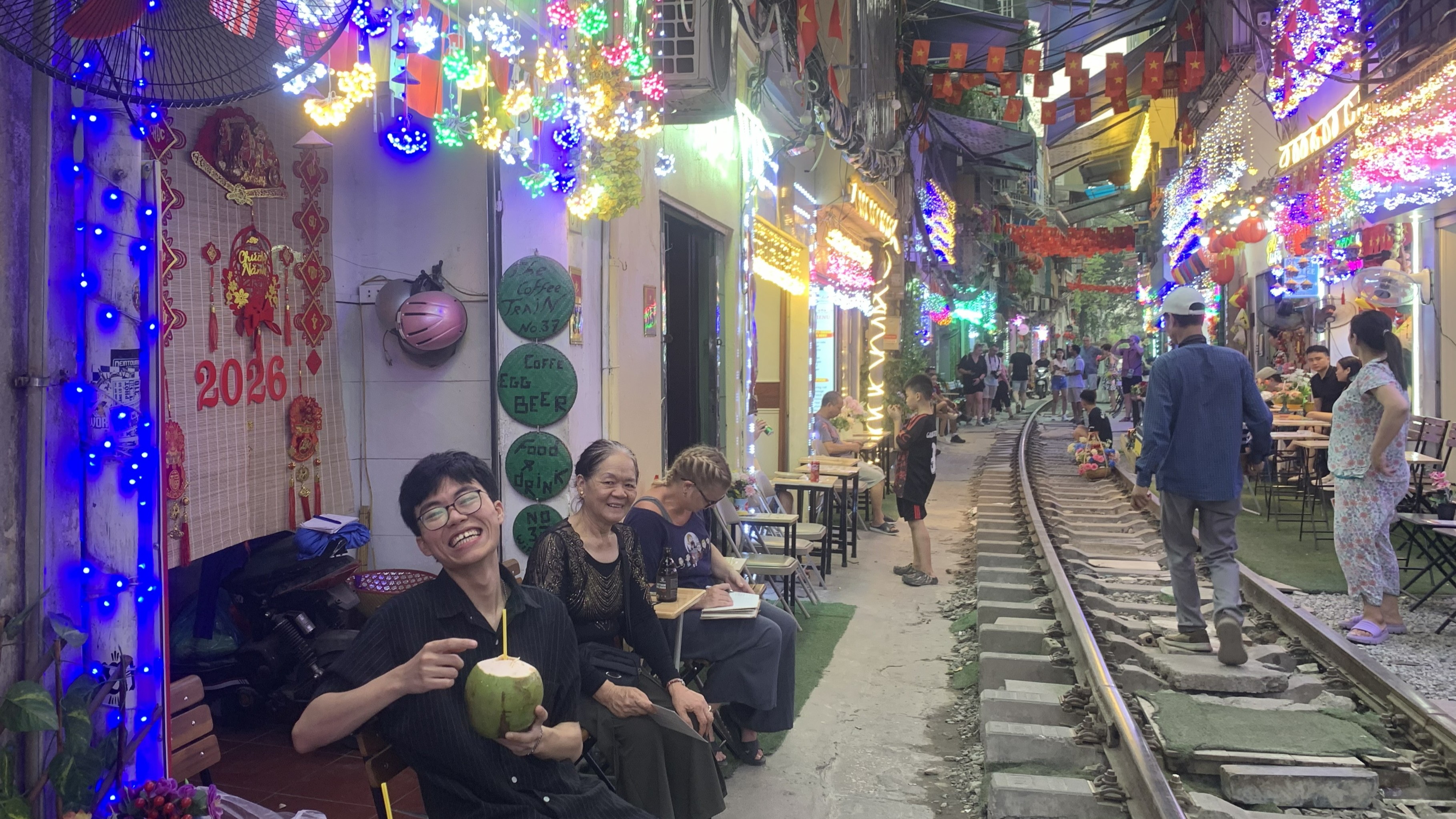 Phố đường tàu Hà Nội: Trải nghiệm không gian văn hóa xưa trong con ngõ nhỏ 