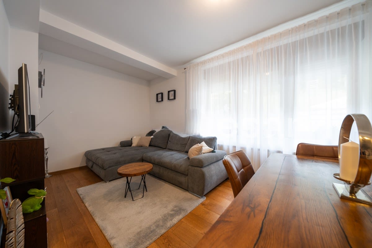 Remete-KAMENITI STOL, trosoban stan u vili odlične gradnje, 75 m2 (prodaja) — fotografija 4