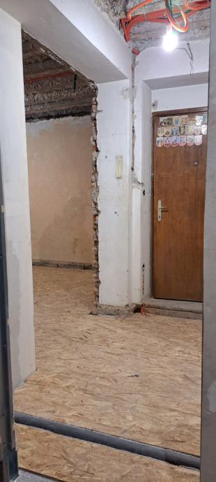 Biskupa Galjufa (Kvaternikov trg), 88 m2, stan u procesu adaptacije (prodaja) — fotografija 4