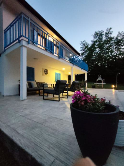 LABIN, okolica, prekrasna vila s bazenom i 2 apartmana, parcela 1150 m (prodaja) — fotografija 4