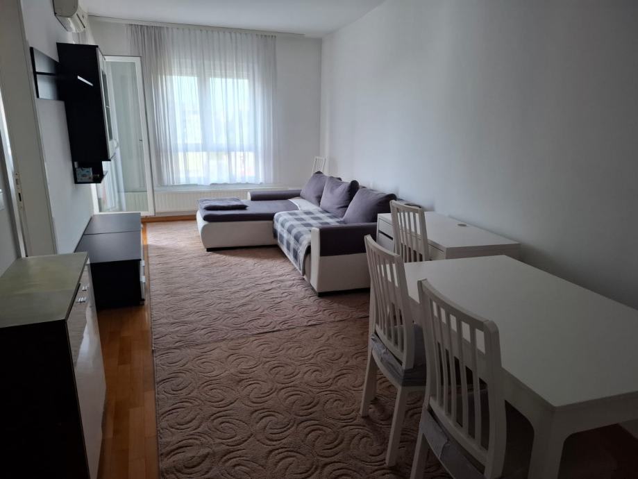 ZAVRTNICA (Banjavčićeva), odličan 2-sob. stan, loggia, lift, GARAŽA (iznajmljivanje)