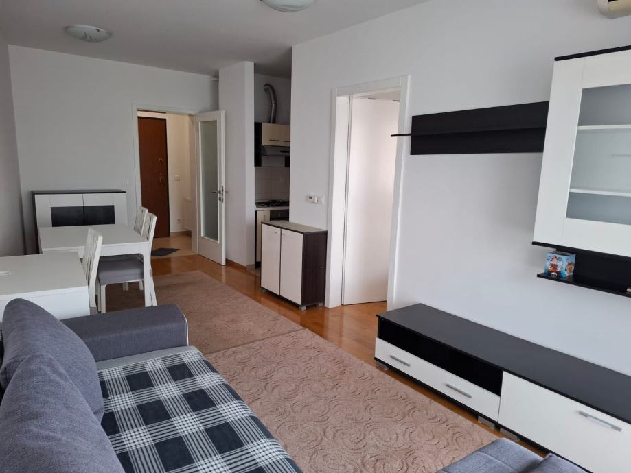 ZAVRTNICA (Banjavčićeva), odličan 2-sob. stan, loggia, lift, GARAŽA (iznajmljivanje) — fotografija 5