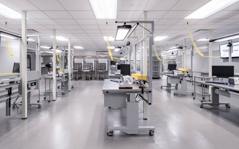 Lab within the hospital with multiple spaces, screens and medical lab equipment.