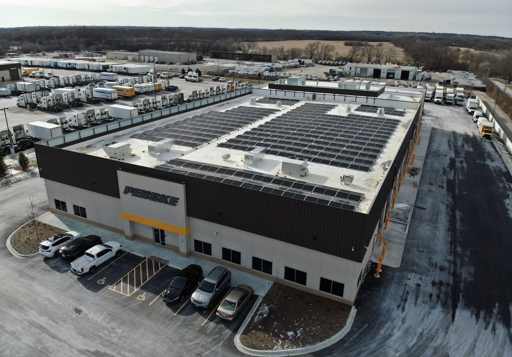 Exterior of Penske Truck Leasing with Connelly Electric Installed Solar Panels on the Roof