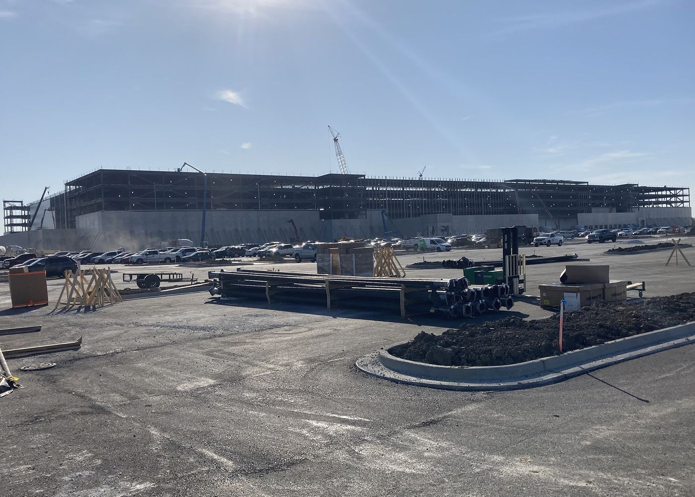 Construction site for Amazon's distribution and packaging center.