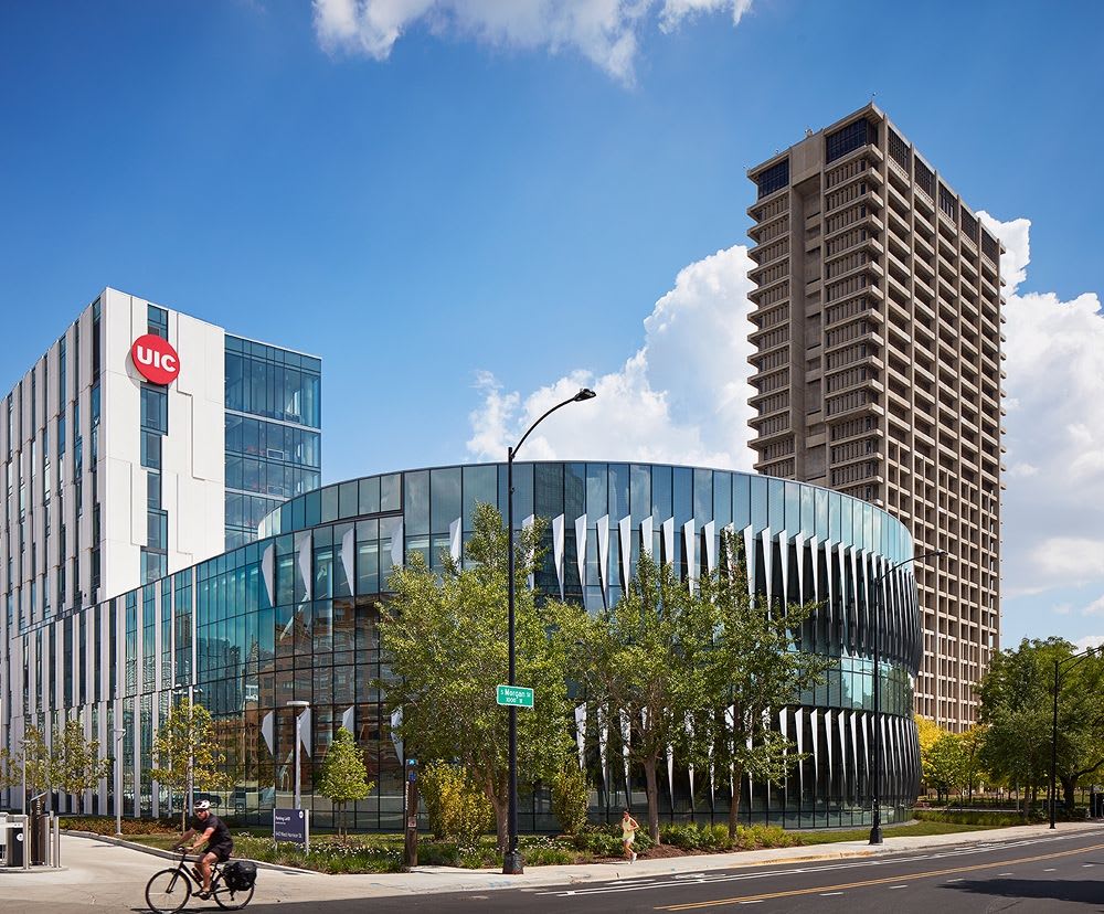 The exterior facade of the UIC Student Building during daylight.