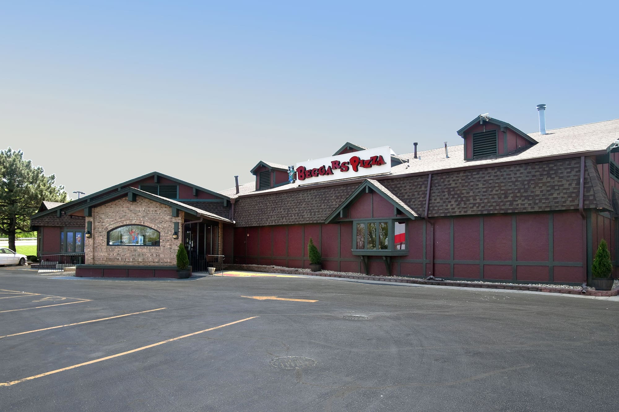 Another exterior image of Beggars Pizza in Blue Island on Kedzie.