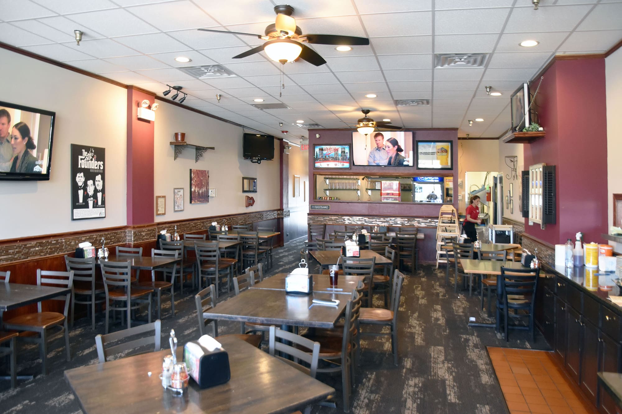 More of the interior of Beggars Pizza in Merrionette Park