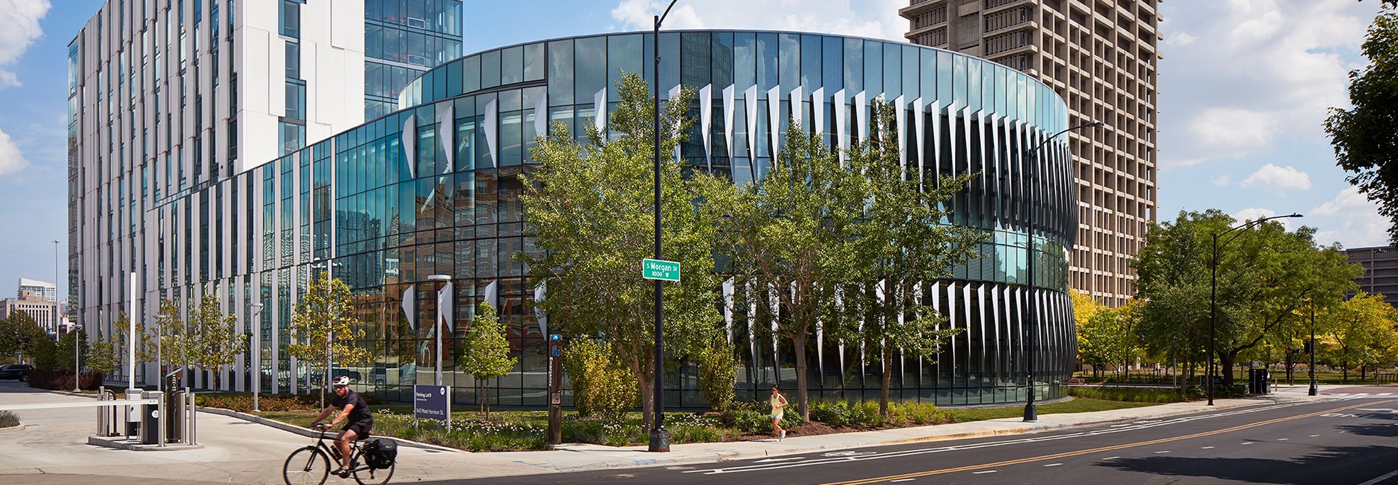 The exterior facade of the UIC Student Building during daylight.