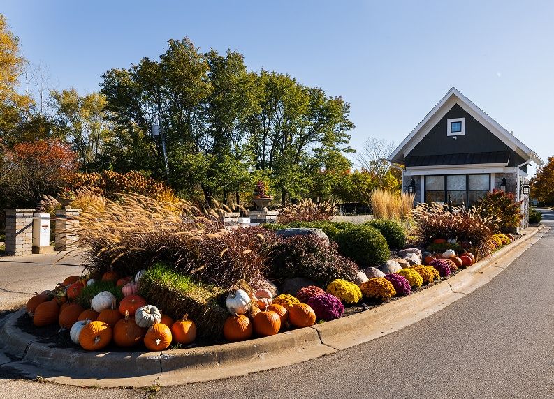 Entrance to Geneva National Community decorated for Fall