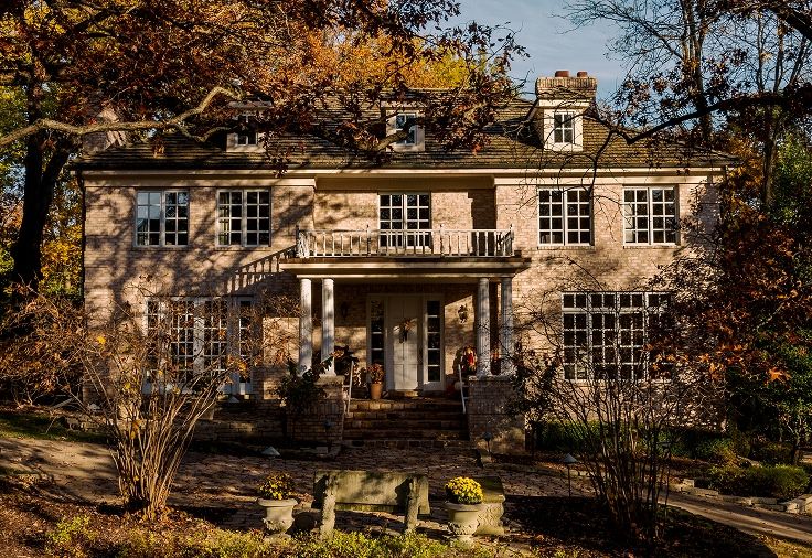 Traditional Home with Balcony overlooking entrance in the Spring