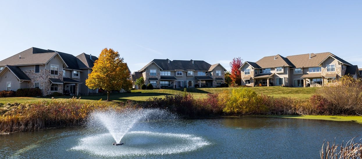 homes on the lake at geneva national community