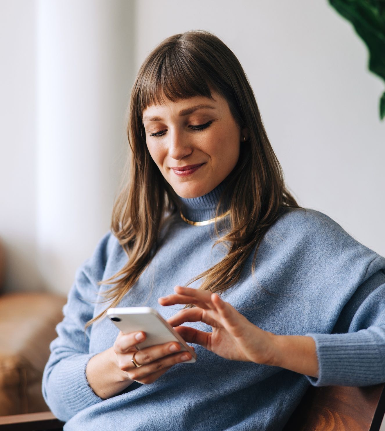 woman scrolling on her phone to choose a therapist