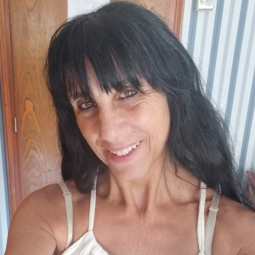 Eli, profesional de Arwen Belleza en su gabinete