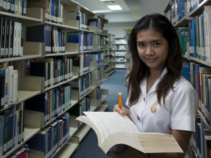 A university student who is earning her bachelor's degree (Photo: Gerhard Jörén / World Bank)