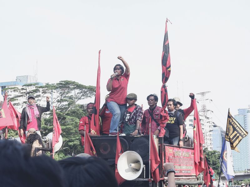 Non-elite pathways to women's political leadership in Sri Lanka and Indonesia