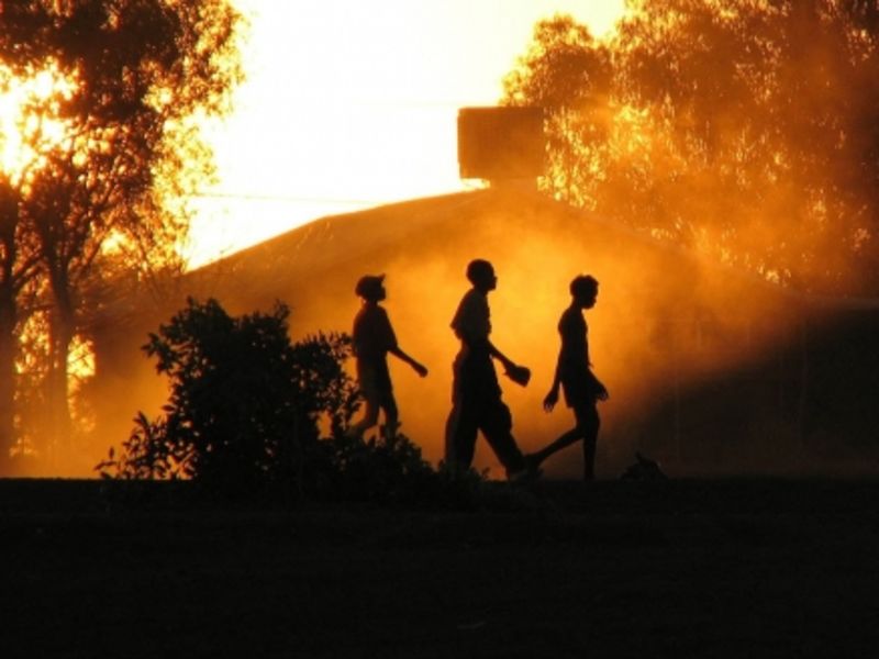 Silhouettes, Wirrumanu Aboriginal Community, Balgo Hills, Western Australia (Yaruman5/Flickr)