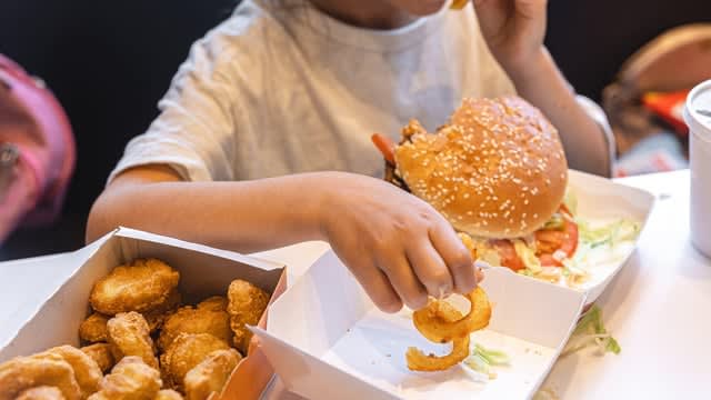 "Polskie dzieci tyją obecnie najszybciej w całej Europie". WHO ostrzega