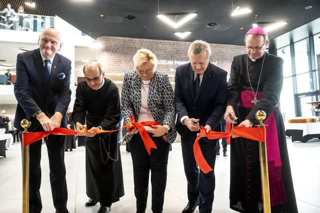 Ministerstwo żąda zwrotu od fundacji ojca Rydzyka 210mln zł dotacji na muzeum Pamięć i Tożsamość.