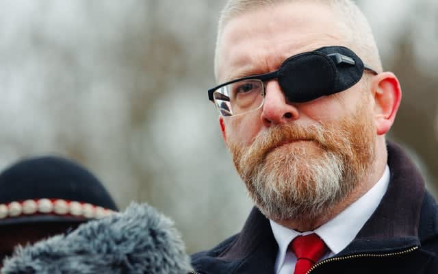 Braun profanuje Auschwitz i szerzy antysemityzm