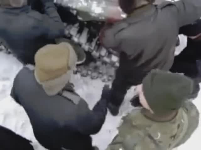 Andrzeju, nie denerwuj się, zaraz wyklepiemy... - dowódca z słynnego wideo zachorował na SLA