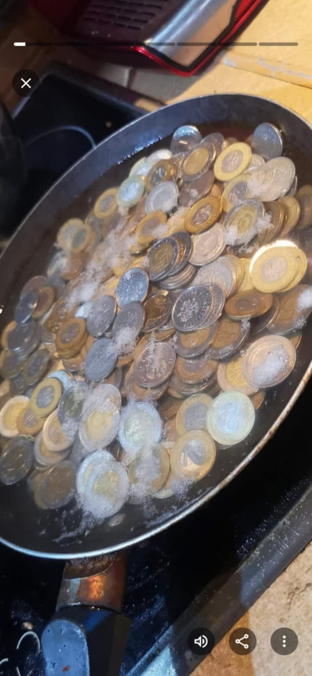 W pandemii moja mama gotowała pieniądze, żeby pozbyć się wirusów xD. Co u was było najdziwniejsze w czasie pandemii?