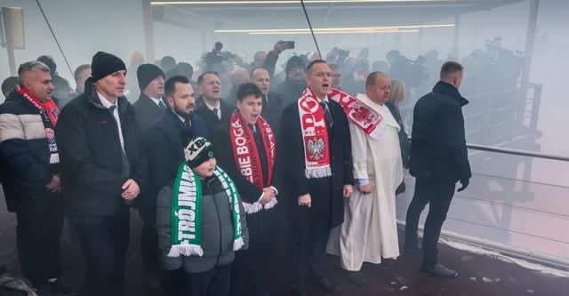 President calls for “Poland without illegal immigrants” at football fan pilgrimage to Catholic shrine