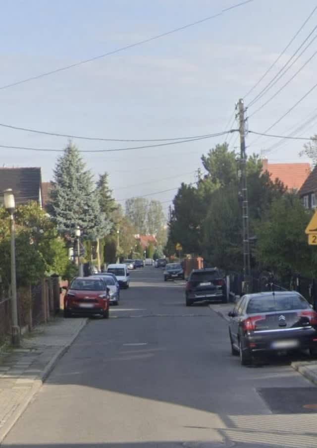 Parkowanie na małych osiedlowych uliczkach