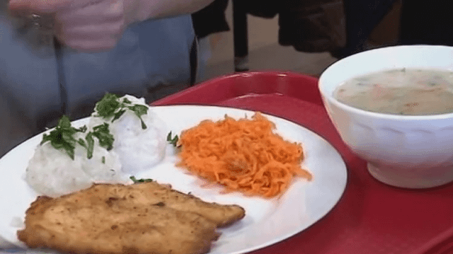 Koniec „Dobrego posiłku w szpitalach”. Mniej pieniędzy na żywienie pacjentów