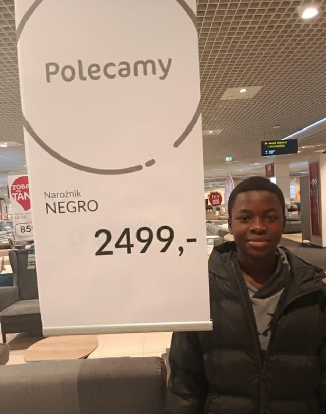 My friend from the student exchange program wanted me to take this photo 😂