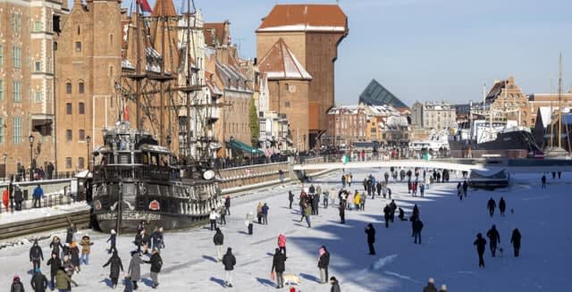 Schools close in Poland as temperatures drop below -20°C