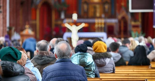Chcą wprowadzić nowy podatek na Kościół. Aż 8 proc. potrącane z pensji osób należących do kościoła lub związku wyznaniowego. [Obywatelska petycja jest analizowana przez MF i MSWiA]
