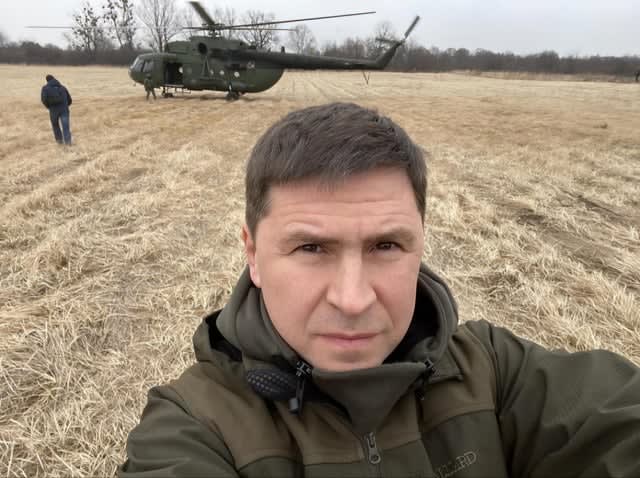 Photo from march 2022 of advisor to President Mykhailo Podolyak transported by JW GROM and Polish helicopter to Belarus for negotiations