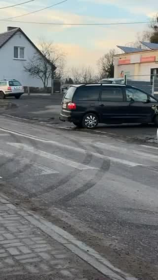 Humanoid robot spotted near Poznań doing grocery shopping