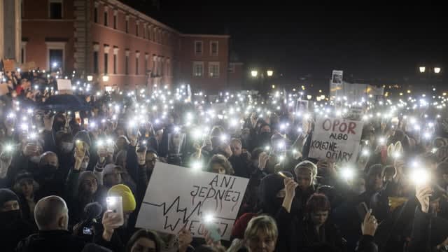 Polish doctors jailed for denying woman abortion